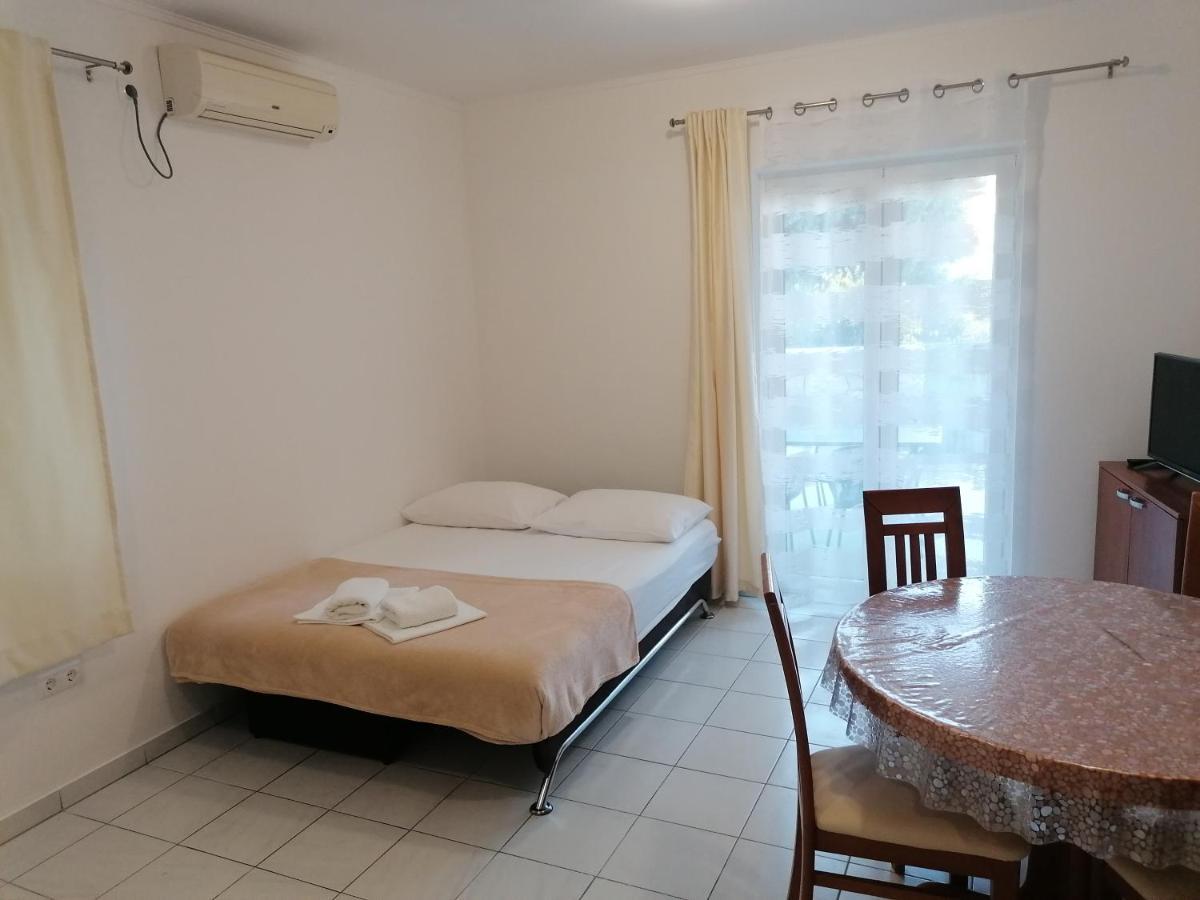 Apartments Dinko Duće Buitenkant foto